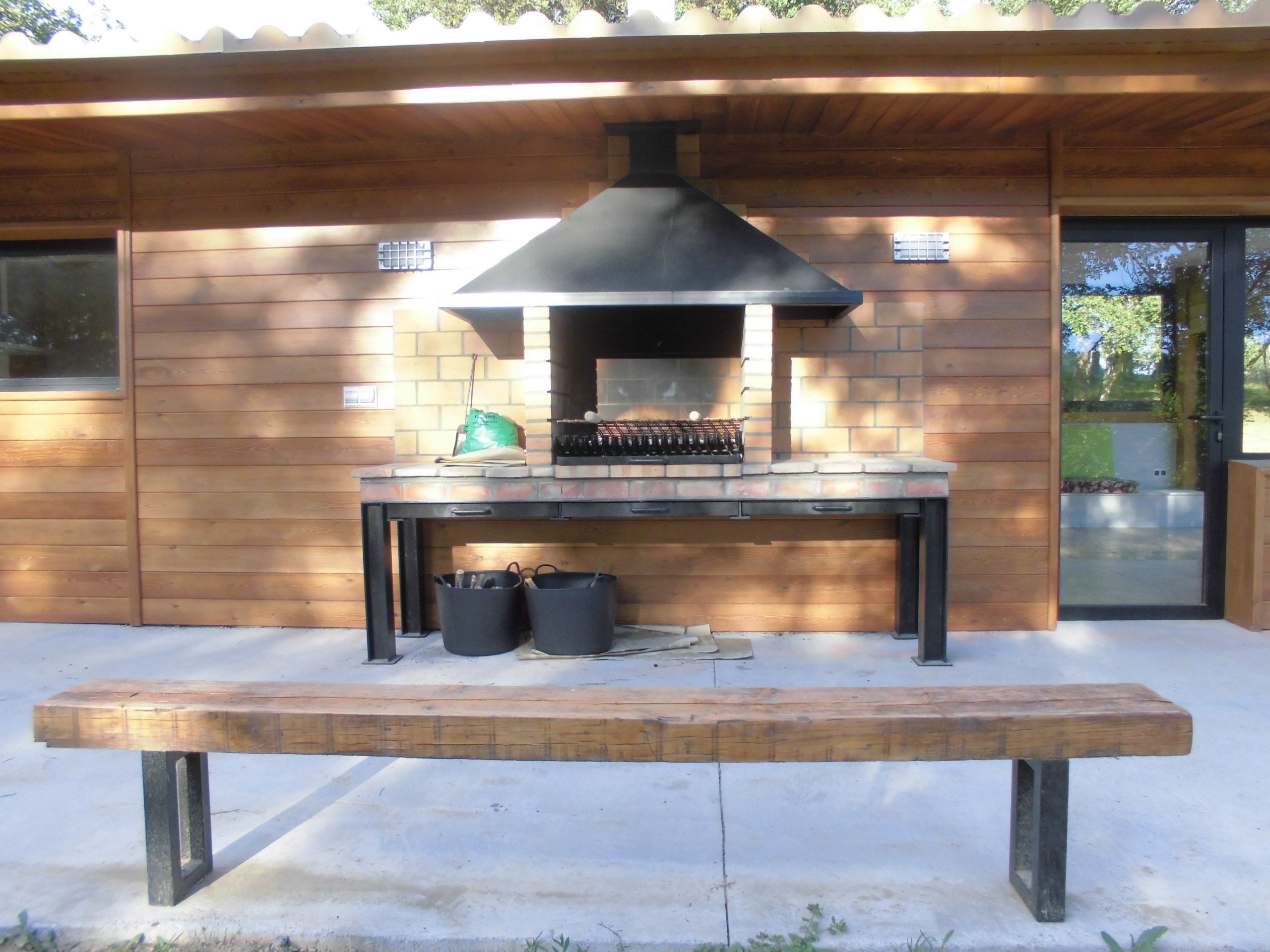 Barbacoa exterior de Ca l'Anglada